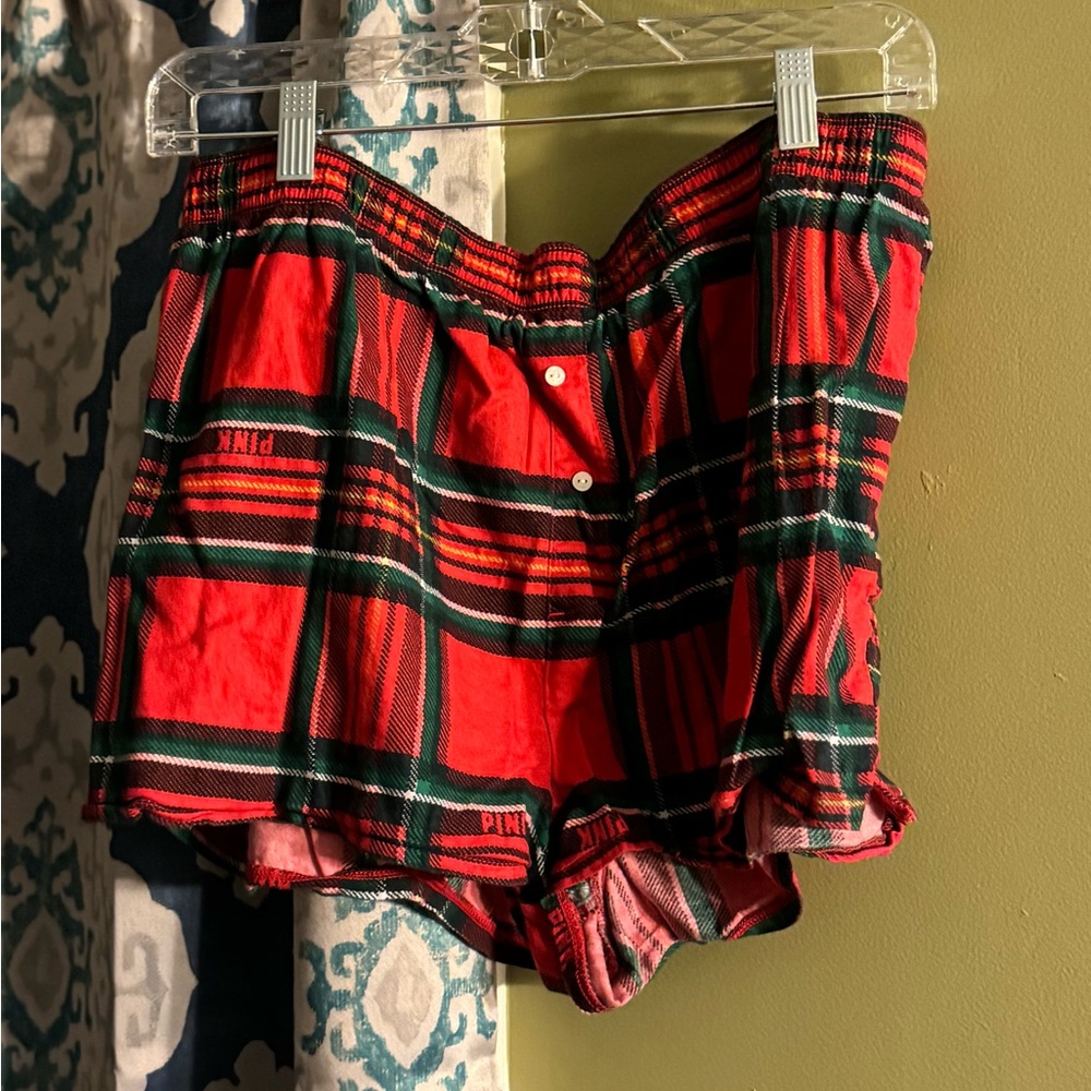 EUC christmas plaid pajama shorts
